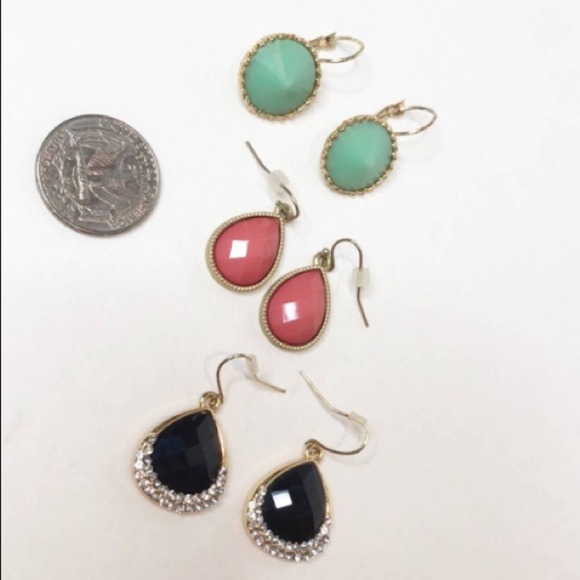 Bundle of three gold dangle earrings - Picture 2 of 6